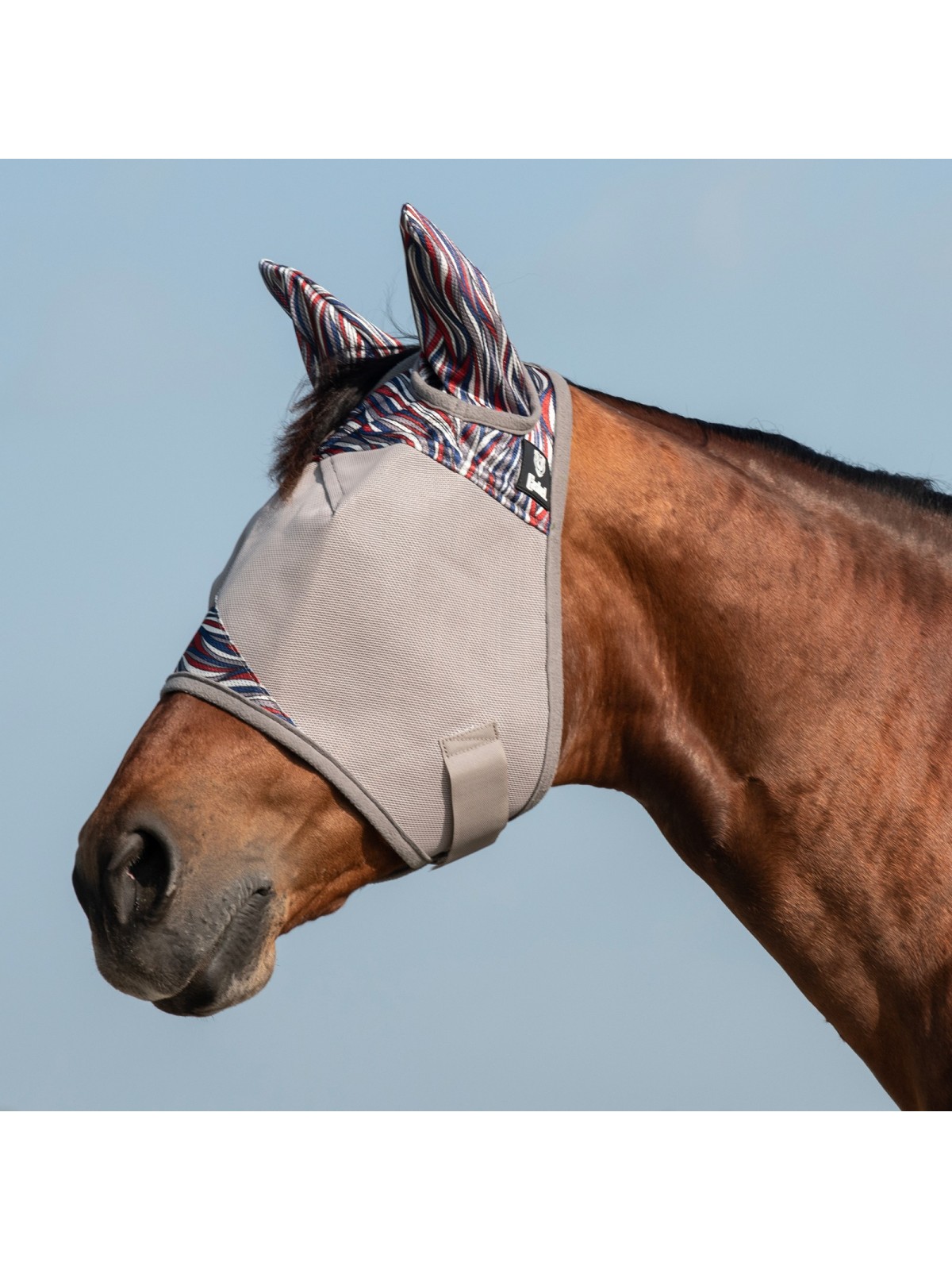 Cashel Crusader Fliegenmaske American Wave 2025 Limited Edition am Pferd Cashel Crusader Fliegenmaske American Wave 2025 Limited Edition am Pferd