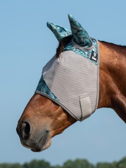 Cashel Crusader Fliegenmaske Pluma 2025 Limited Edition am Pferd Hochformat