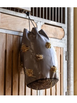 Hay bag with mesh bottom